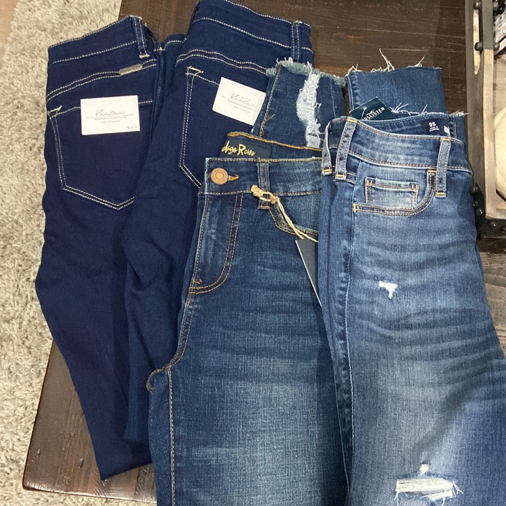 Lot of women’s / young girls size 0 (23/24 waist) 4 pairs of denim jeans